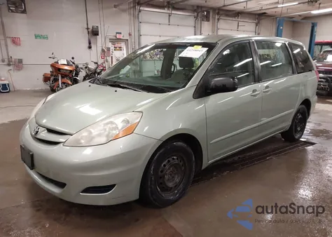 2010 Toyota Sienna Ce z USA, uszkodzony, nr VIN 5TDKK4CC9AS291709